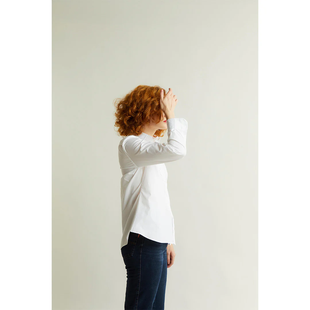 Buddette Poplin Double Cuff Shirt in White - Image 4