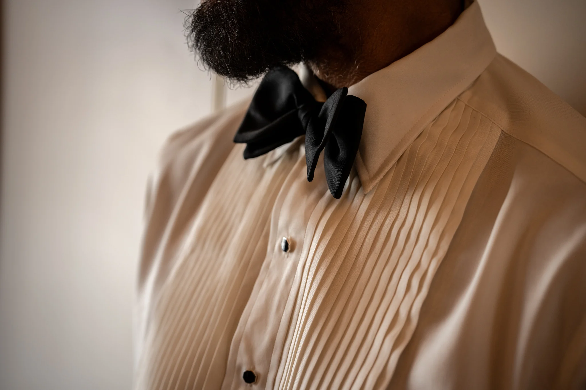 Kirby Allison x Budd Tailored Fit Hand Pleated Silk Dress Shirt in Cream - Image 10