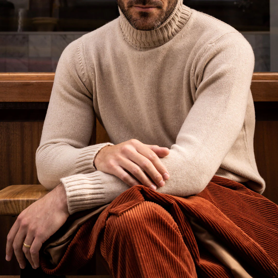 Plain Cashmere Roll Neck Jumper in Linen - Image 2