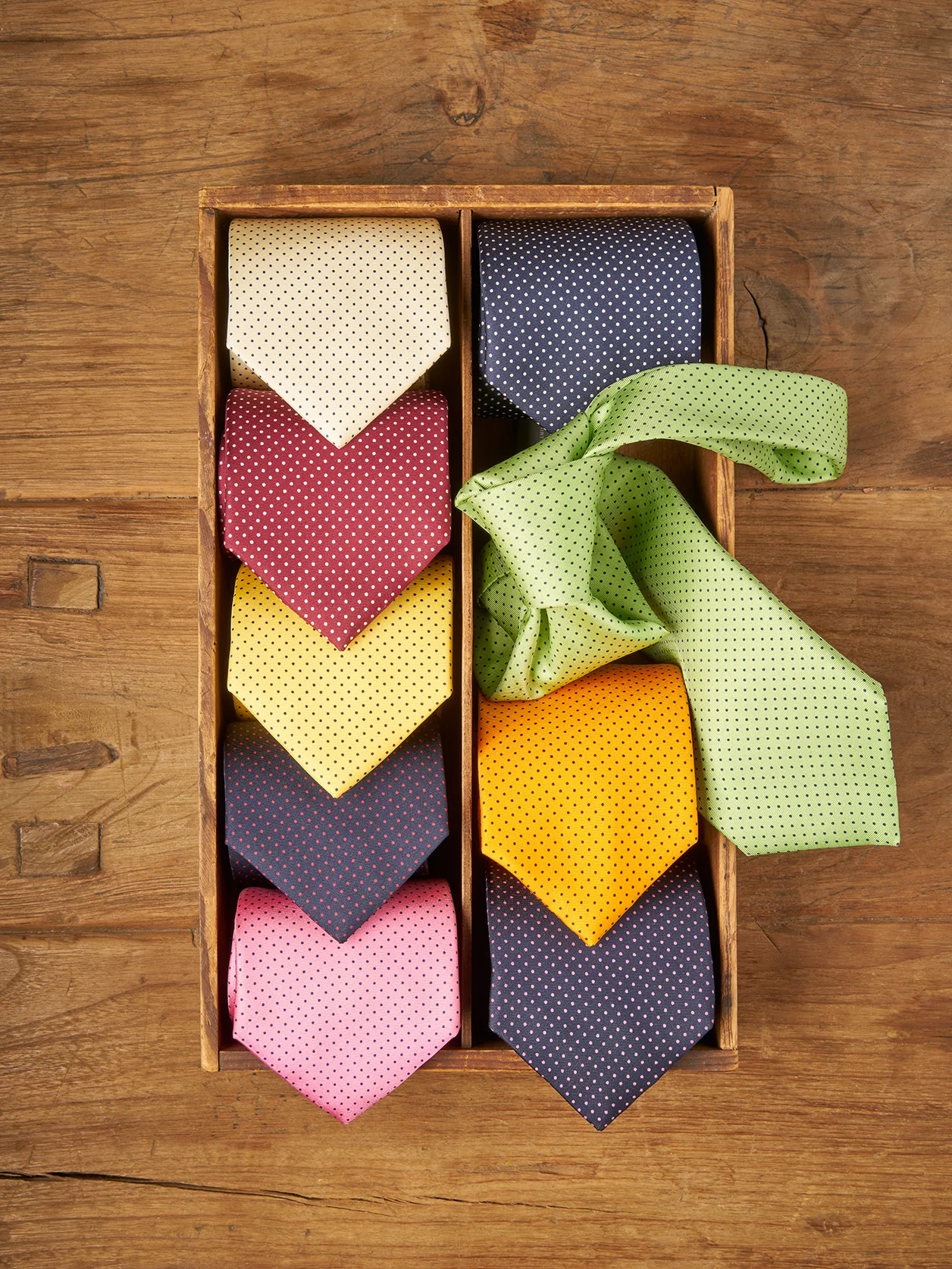 Small Spot Silk Tie in Pink and Navy - Image 2