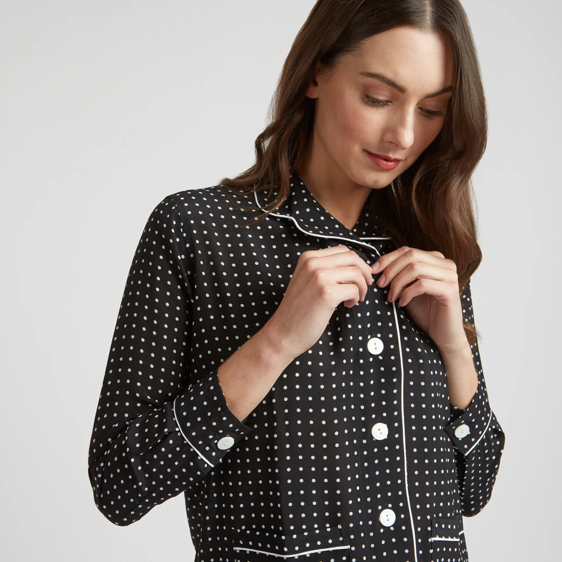 Polka Dot Silk Crepe de Chine Women's Pyjamas in Black and White - Image 6