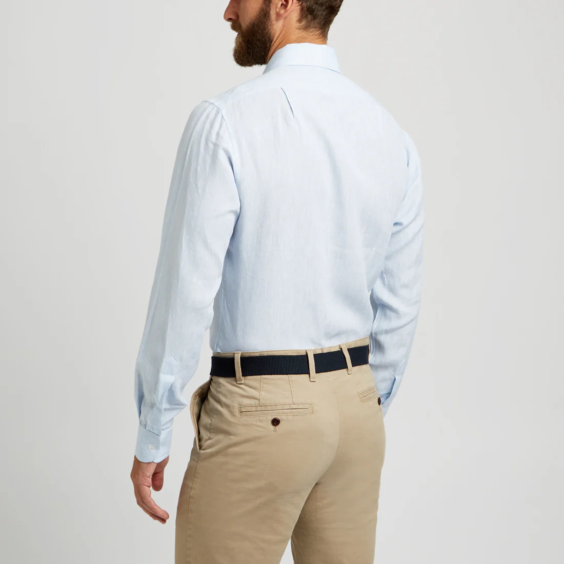 Tailored Fit Bank Collar Linen Button Cuff Shirt in Sky - Image 5