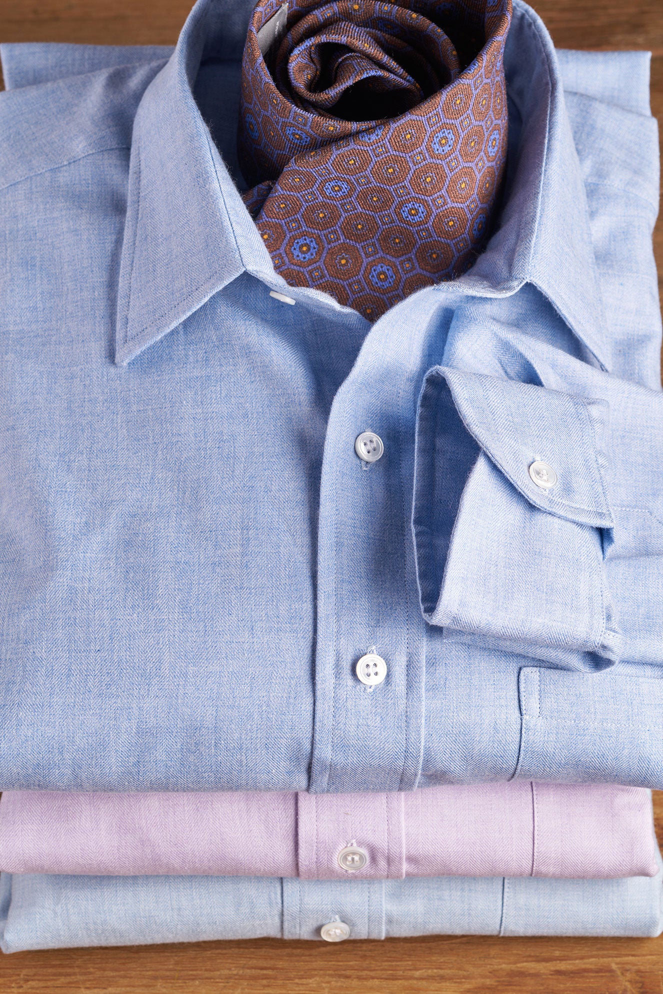 Tailored Fit Small Herringbone Cotton and Cashmere Button Cuff Shirt in Lilac - Image 4